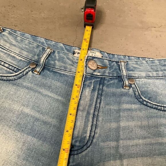 Free People Jean Shorts Peekaboo Pocket Detail - Picture 8 of 8